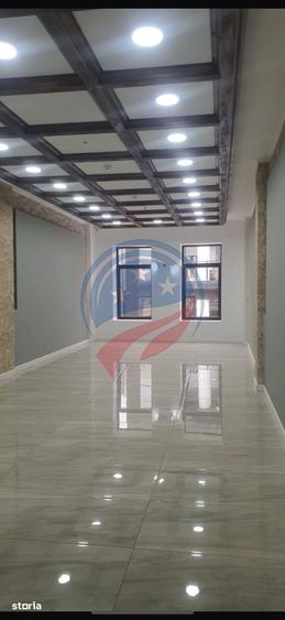 Spațiu comercial, de 240 mp, în Ultracentral