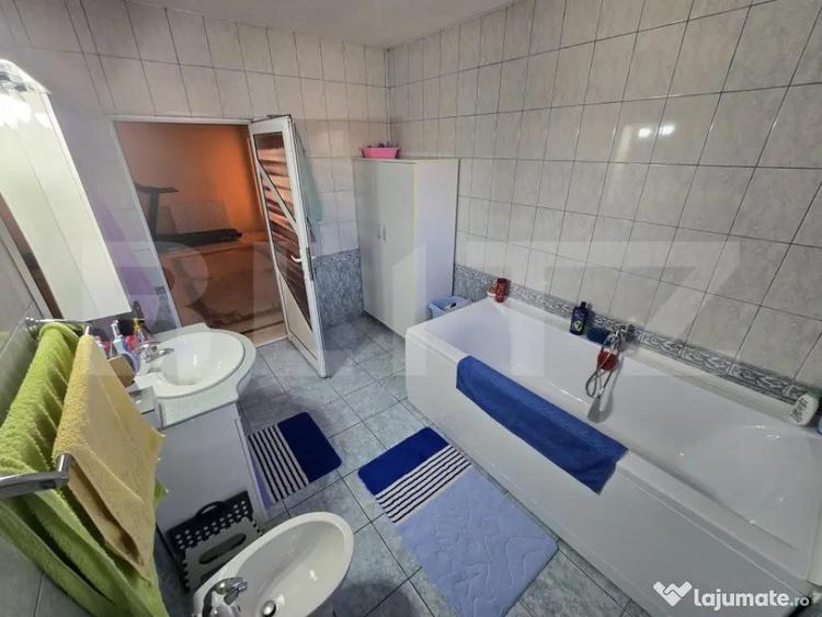 Casă cu 8 camere cu Teren 750 Mp în Micești