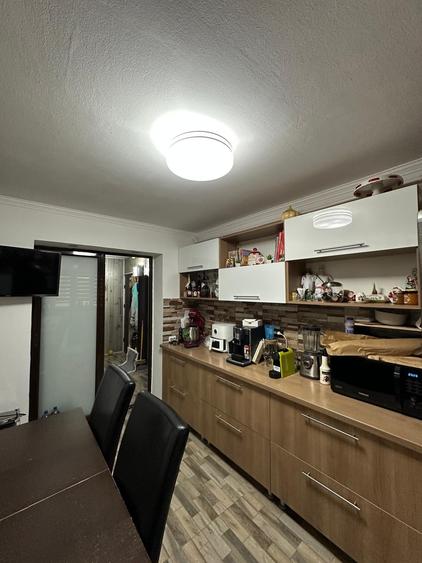 Apartament cu 4 camere semidecomandat, mobilat în Moșilor