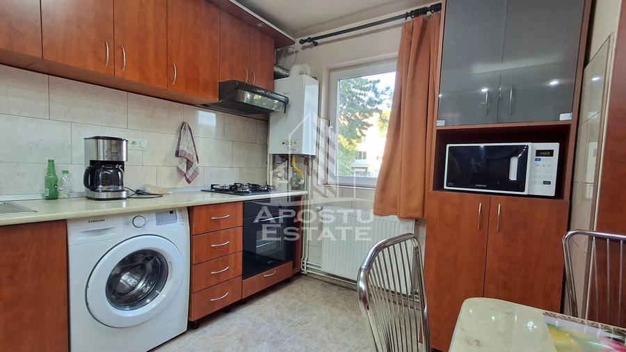Apartament cu 2 camere semidecomandat, mobilat în Boul Roșu