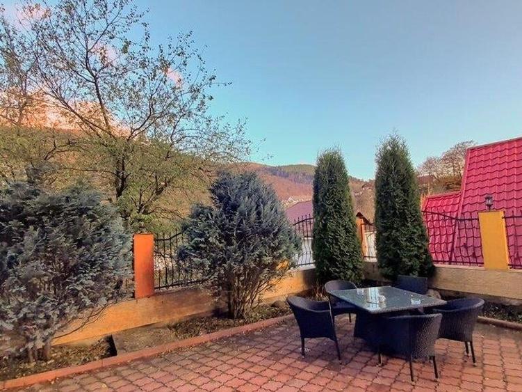 Casă individuală cu 17 camere cu Canalizare în Sud