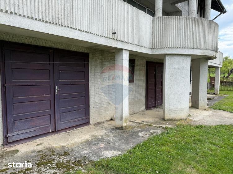 Casă cu 6 camere cu Teren 2681 Mp în Central