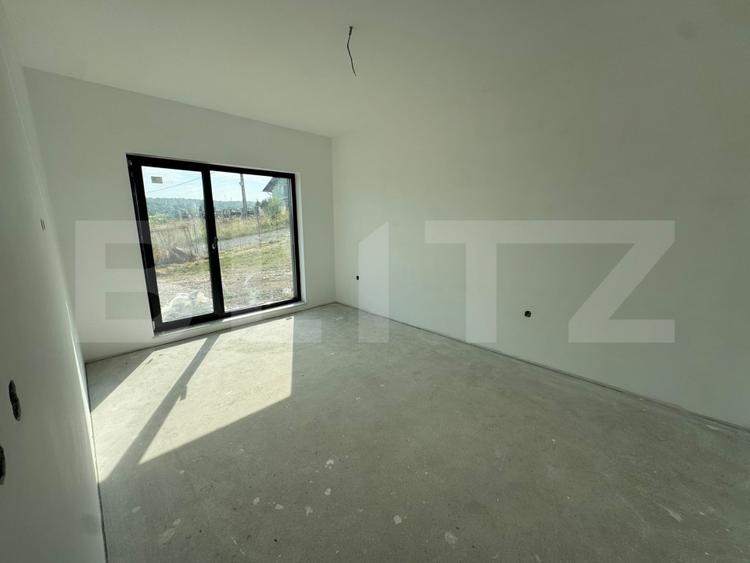 Casă individuală cu 3 camere cu Canalizare în Reghin