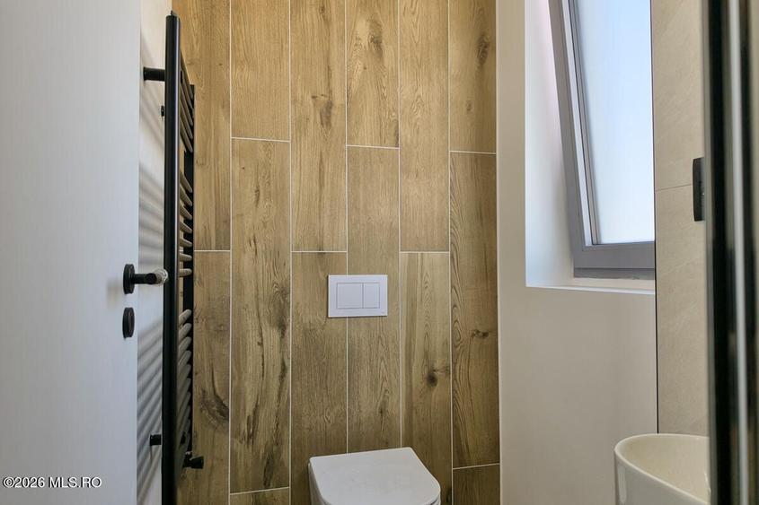 Apartament cu 3 camere semidecomandat în Torontalului