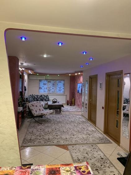 Apartament cu 4 camere decomandat în Central