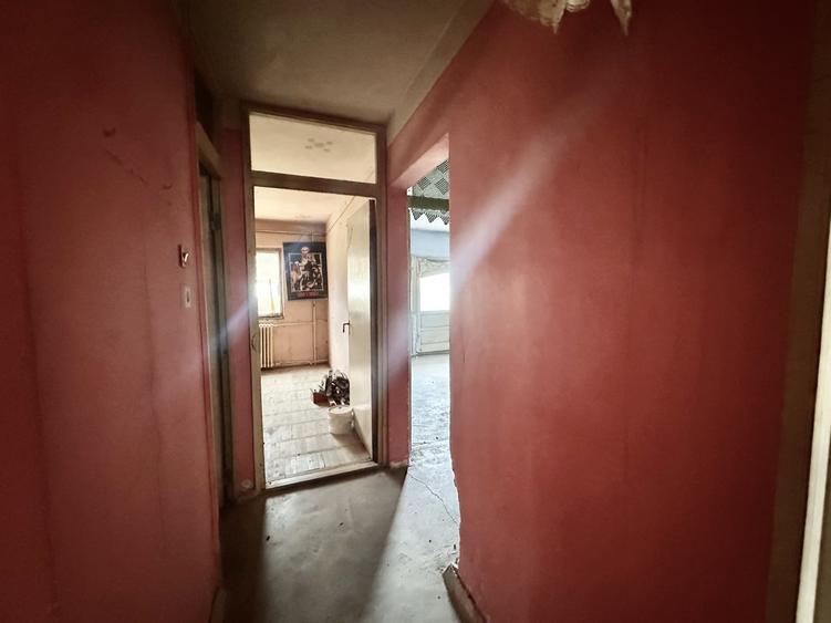 Apartament cu 3 camere decomandat în Soarelui