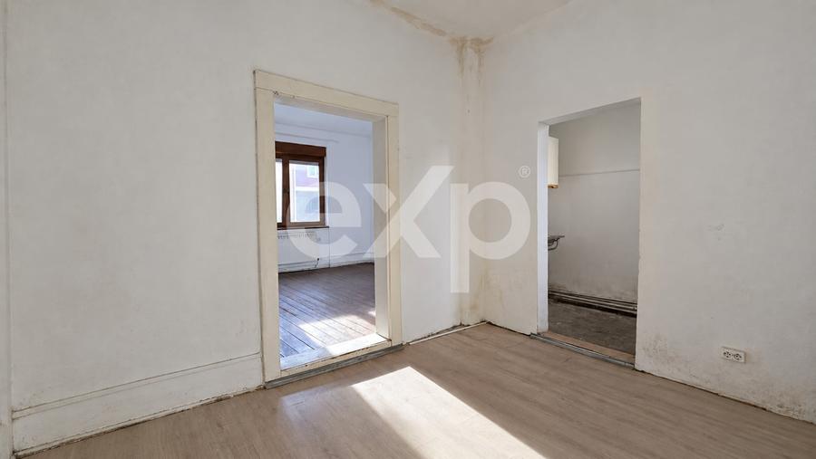 Casă individuală cu 5 camere cu Teren 446 Mp în Craiter