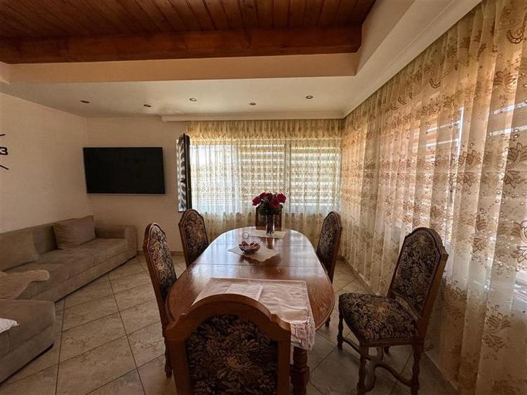 Casă individuală cu 4 camere cu Teren 330 Mp în Central