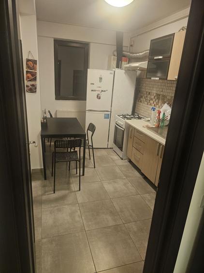 Apartament cu 2 camere decomandat în Roșu