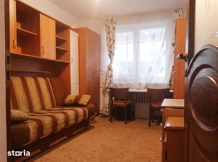 Apartament cu 4 camere decomandat în Central