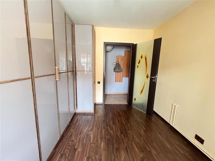 Apartament cu 3 camere decomandat, mobilat în Astra