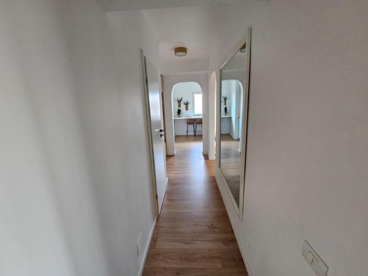 Apartament cu 3 camere semidecomandat în Națiunile Unite