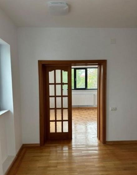 Casă individuală cu 5 camere cu Teren 1000 Mp în Drumul Taberei