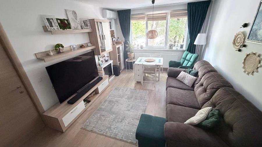 Apartament cu 4 camere decomandat în Drumul Taberei