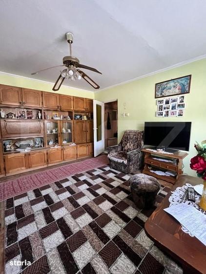 Apartament cu 3 camere semidecomandat în Decebal