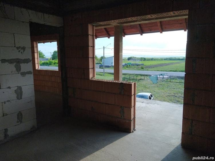 Casă cu 4 camere cu Teren 6600 Mp în Secu