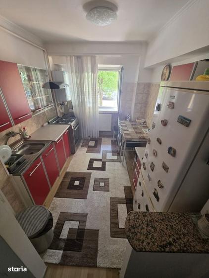 Apartament cu 3 camere decomandat în Prundu