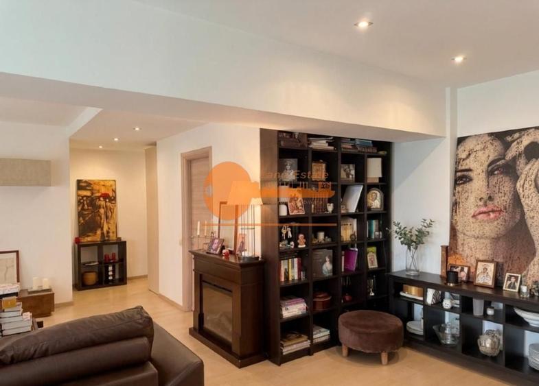 Apartament cu 4 camere decomandat, mobilat în Dămăroaia