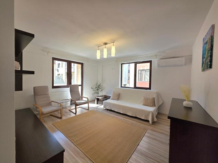 Apartament cu 2 camere decomandat în Titan