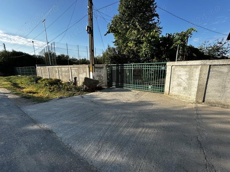 Casă cu 4 camere cu Teren 1070 Mp în Poiana