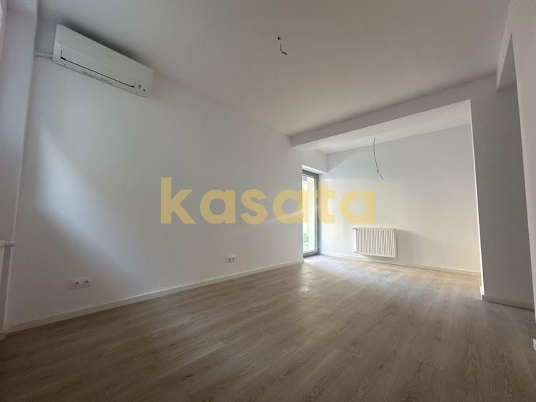 Apartament cu 4 camere decomandat în Tei