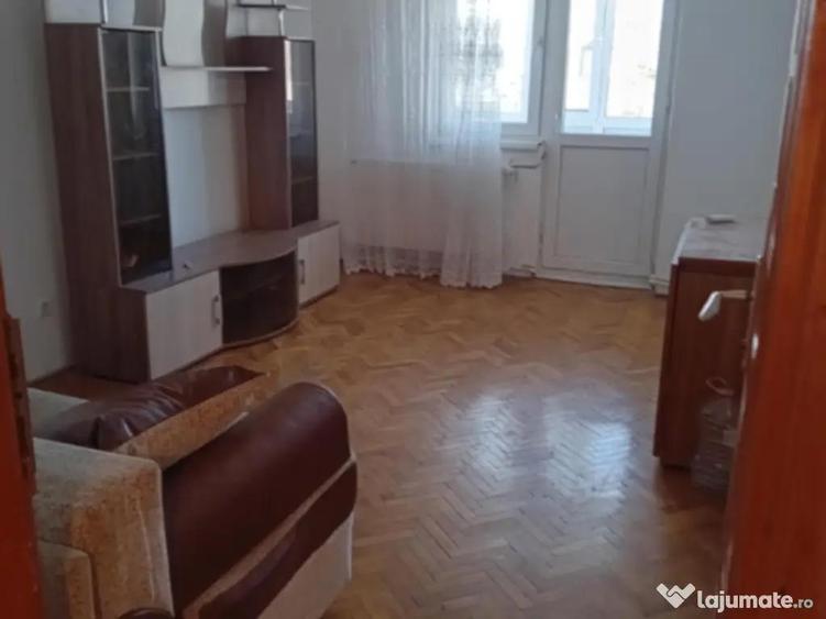 Apartament cu 3 camere decomandat în Micro 14