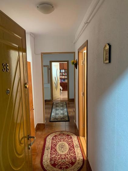 Apartament cu 3 camere decomandat în Mărăței
