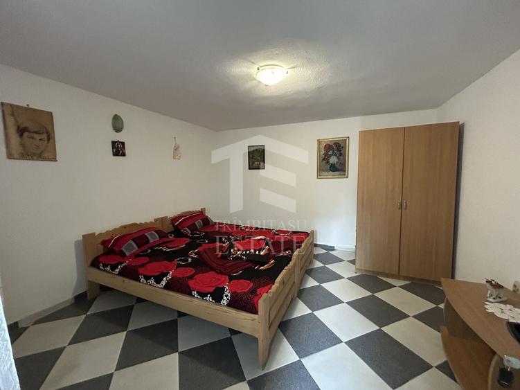 Casă individuală cu 5 camere cu Canalizare în Central