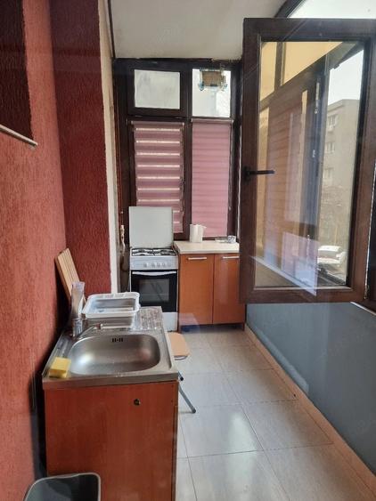 Apartament cu 2 camere decomandat în Km 5