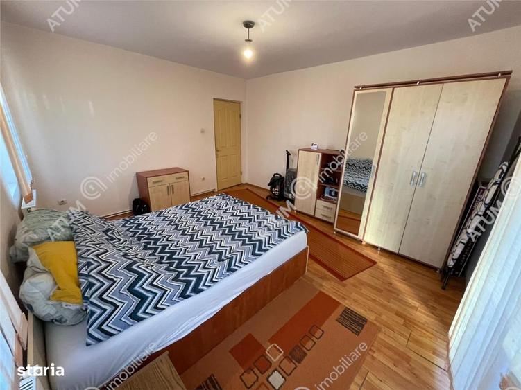 Apartament cu 3 camere decomandat, mobilat în Turnișor