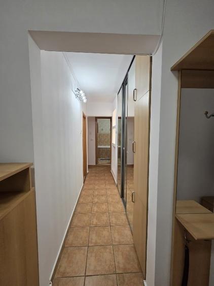 Apartament cu 3 camere decomandat, mobilat în Rahova