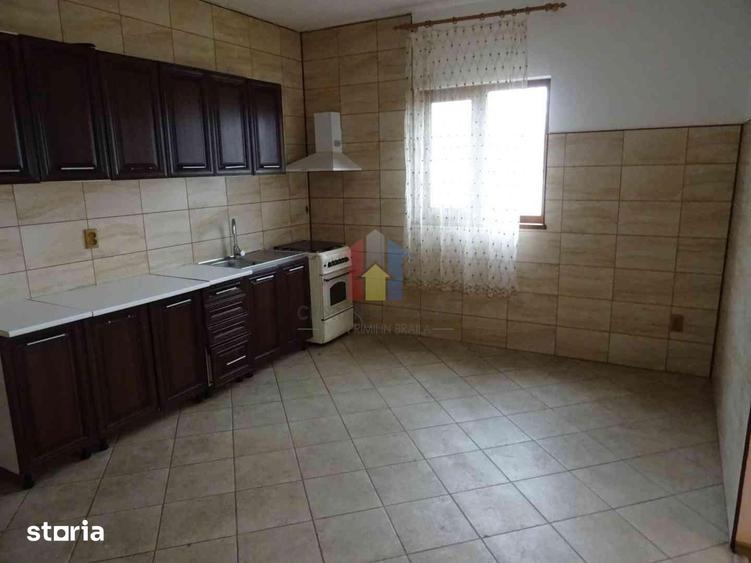 Casă cu 5 camere cu Teren 700 Mp în Radu Negru