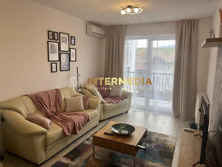 Apartament cu 3 camere decomandat, mobilat în Central