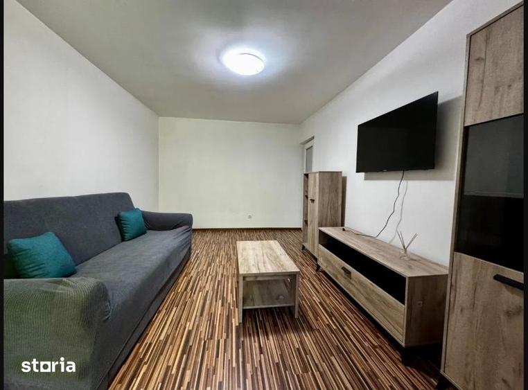 Apartament cu 3 camere decomandat în Podul de Fier