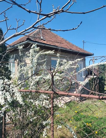 Casă cu 3 camere cu Teren 4200 Mp în Popeni