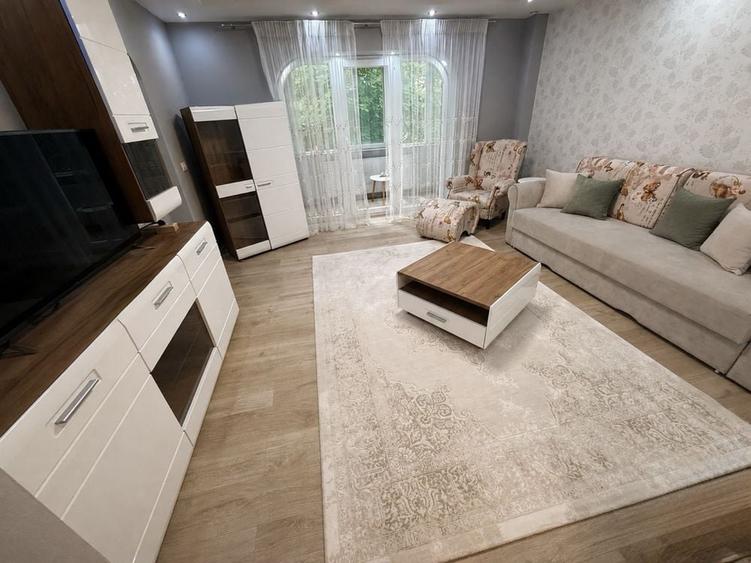 Apartament cu 3 camere semidecomandat în Micălaca