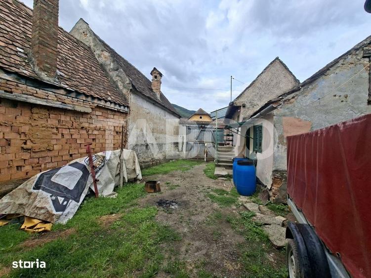 Casă cu 2 camere nedecomandat cu Teren 580 Mp în Axente Sever