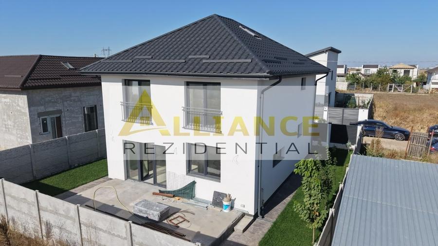 Casă individuală cu 4 camere cu Canalizare în Berceni