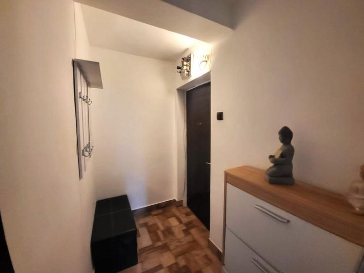 Apartament cu 2 camere semidecomandat în Podu Roș