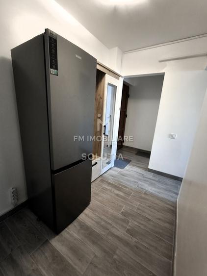 Apartament cu 3 camere semidecomandat în Decebal