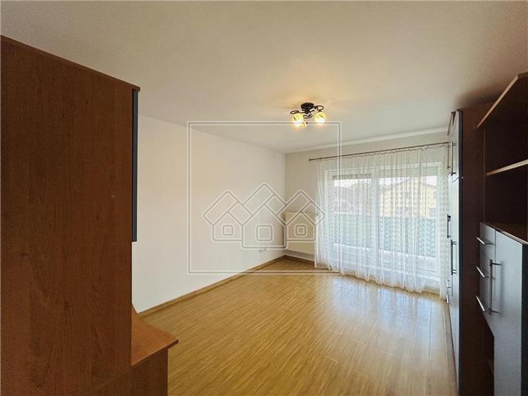 Apartament cu 3 camere decomandat în Șelimbăr