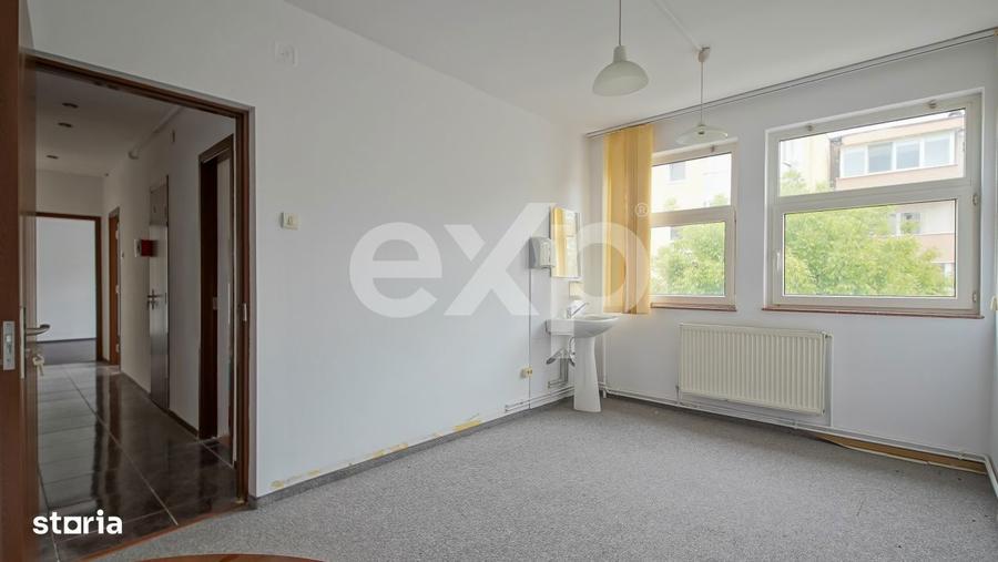 Apartament cu 5 camere decomandat în Astra