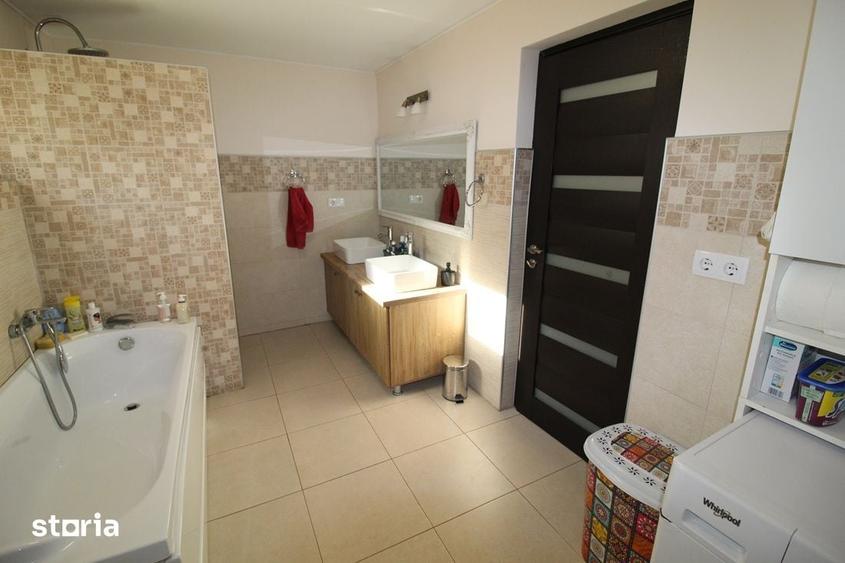 Casă cu 5 camere cu Teren 8610 Mp în Pestișu Mic