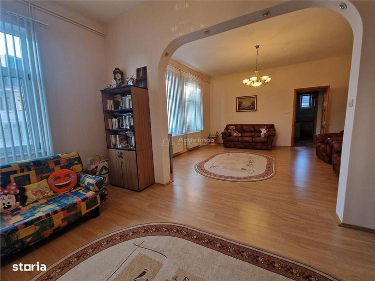 Casă cu 4 camere în Central