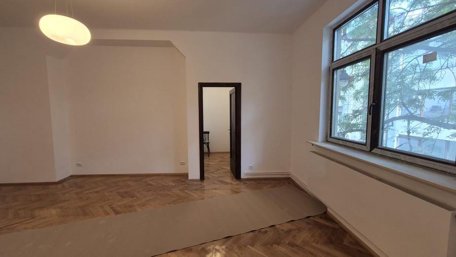 Apartament cu 4 camere decomandat în Eminescu