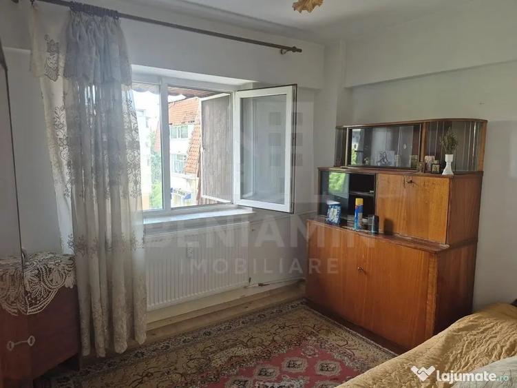 Apartament cu 3 camere decomandat în Sărari