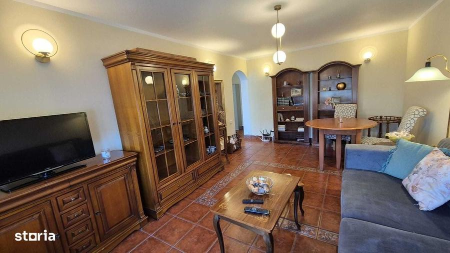 Apartament cu 3 camere decomandat în Tolstoi