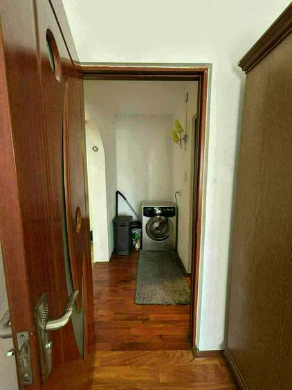 Apartament cu 2 camere semidecomandat în Micro 6
