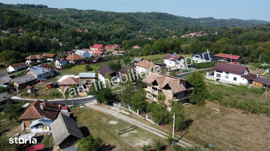 Casă cu 4 camere cu Teren 1000 Mp în Valea Danului