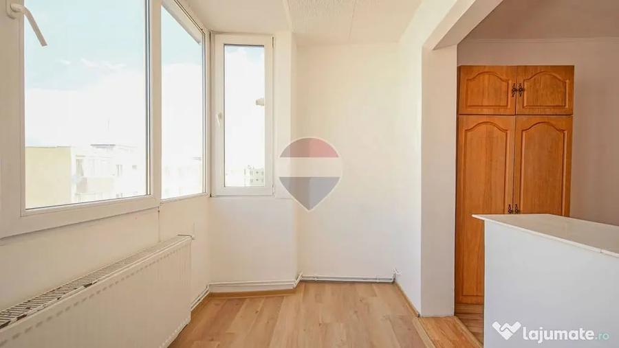 Apartament cu 3 camere semidecomandat în Nord